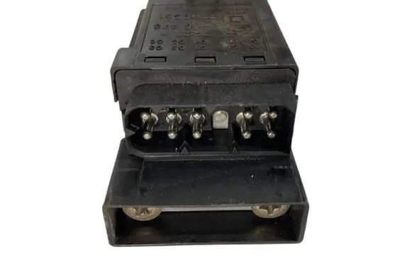 BMW 3 E36 Glow plug pre-heat relay 2246473 12212246473