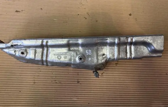 BMW X5 F15 Heat shield in engine bay 8511809