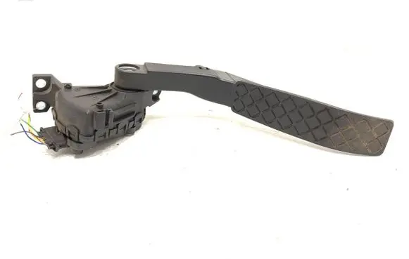 Volkswagen Touareg I Accelerator throttle pedal 7L0723507B