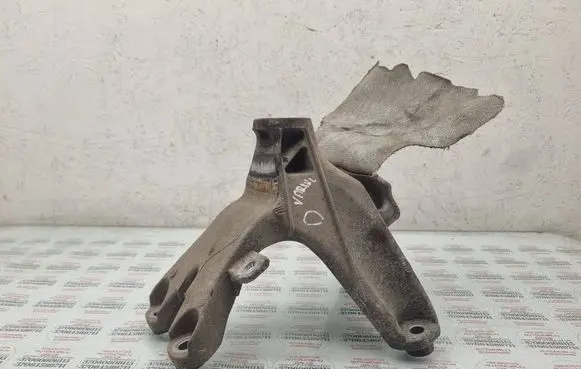Audi A4 S4 B8 8K Engine mounting bracket
