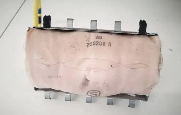 Toyota Yaris Passenger airbag 
