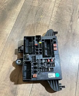 Opel Insignia A Fuse module 13277317 08570529708