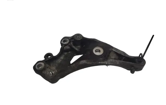 Citroen DS3 A/C compressor mount bracket V758078180