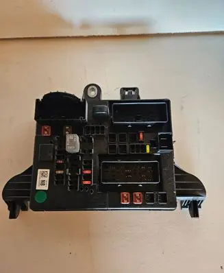 Opel Insignia A Fuse module 13415600411 13277318