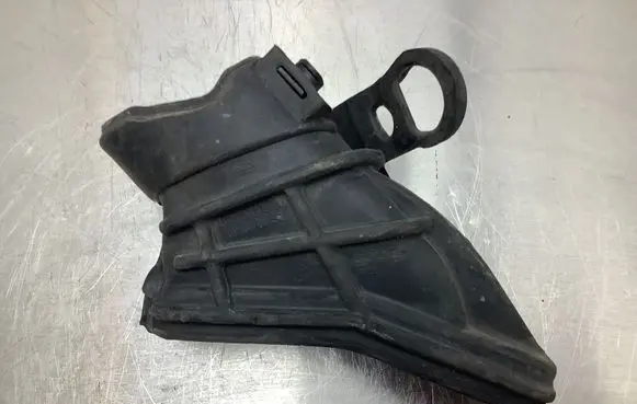 Ford C-MAX II Air intake duct part AV619A675AD 1050706S01
