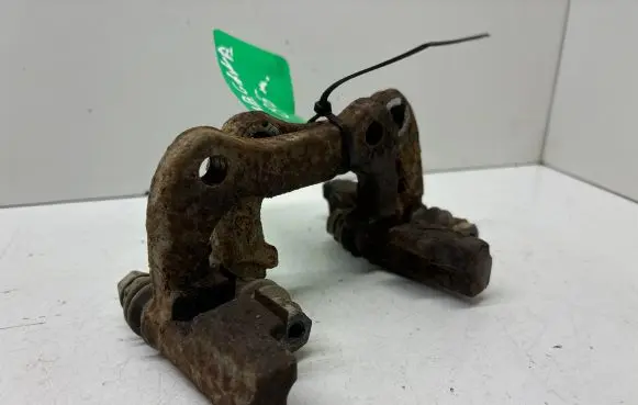 Renault Megane II Brake caliper pad carrier rear 