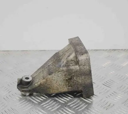 Mercedes-Benz C W203 Engine mounting bracket A2712230804