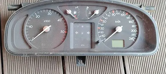 Renault Laguna II Speedometer (instrument cluster) 8200170297