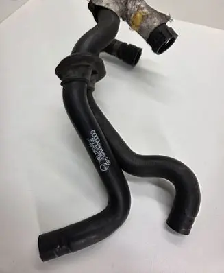 Coolant pipe/hose