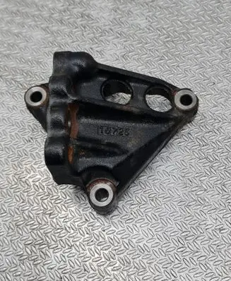 Engine mounting bracket