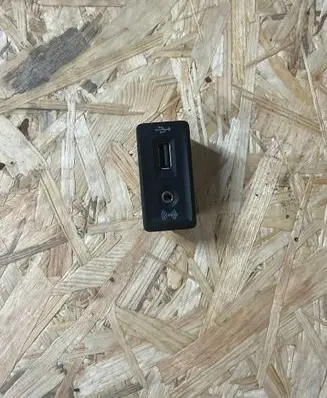 Volkswagen Golf VII USB socket connector 5G0035222C