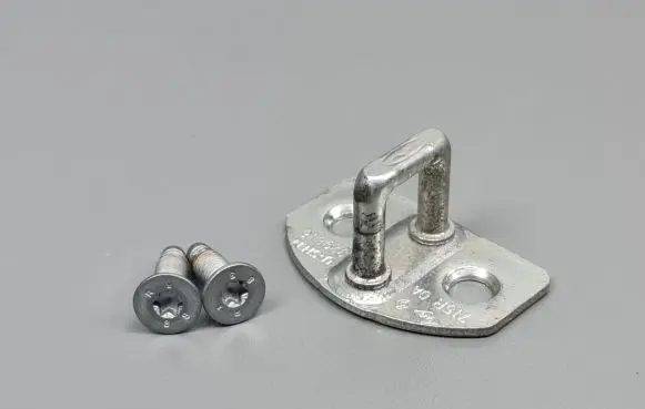Dacia Sandero II Rear door lock loop/hook striker 715R0A
