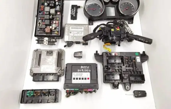 Engine ECU kit and lock set