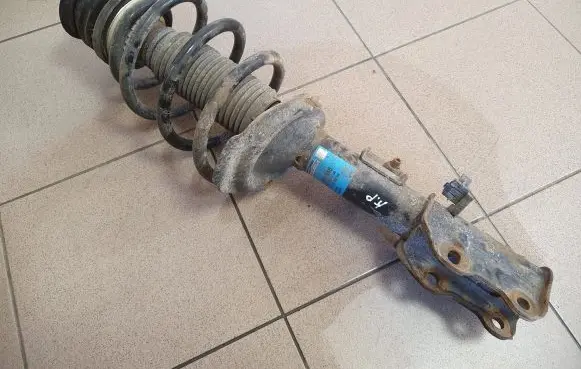 Mercedes-Benz Vito Viano W639 Front shock absorber with coil spring 051700314396 051700002938