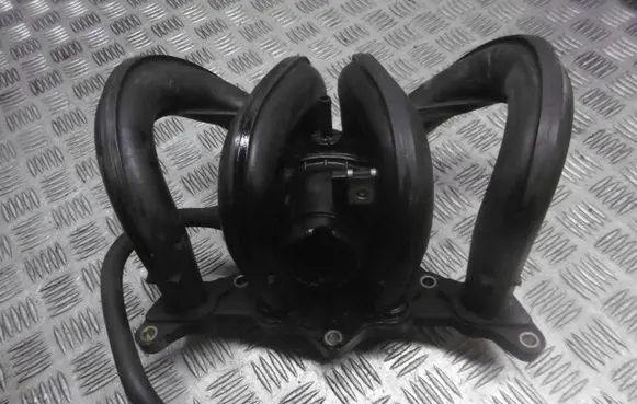 Toyota Yaris Intake manifold