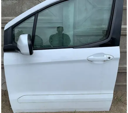 Ford Turneo Courier Front door