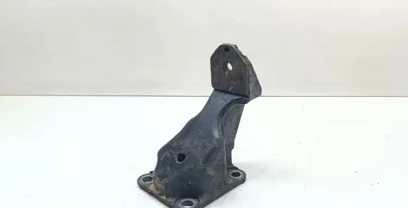 Nissan Pathfinder R51 Engine mounting bracket