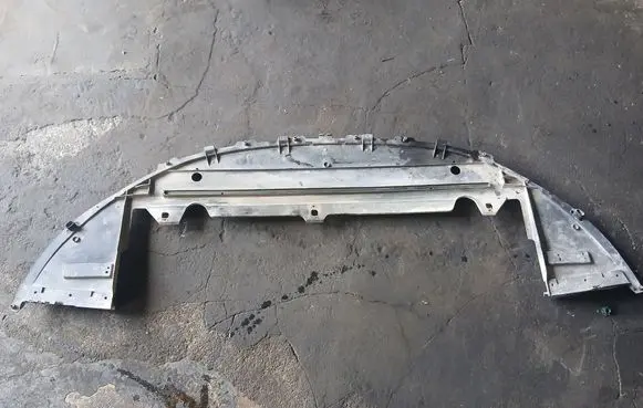 Volvo S80 Front bumper skid plate/under tray 30655172