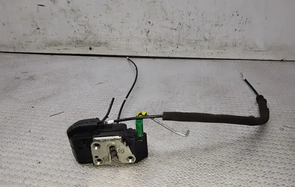 Nissan Pathfinder R51 Front door lock