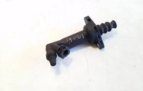 Volkswagen Transporter - Caravelle T5 Clutch slave cylinder 7H0721261B