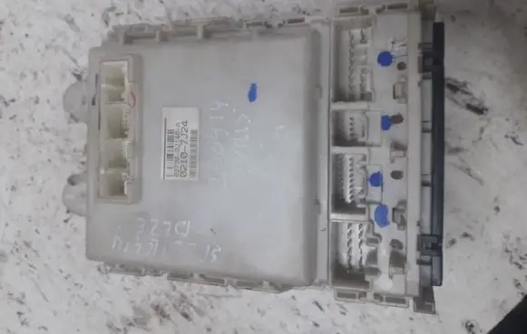 Toyota Auris 150 Fuse box set 8273002140