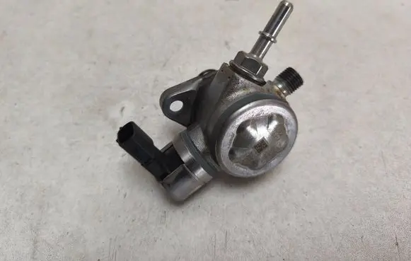 Nissan Qashqai Fuel injection high pressure pump 166307214R