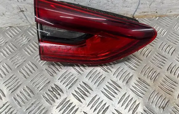 Tailgate rear/tail lights