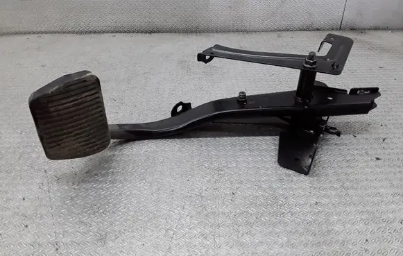 Volvo S60 Brake pedal