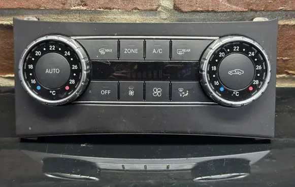 Mercedes-Benz C W204 Climate control unit A2049001007 SW261002