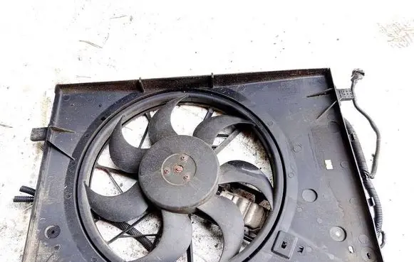 Volvo S60 Radiator cooling fan shroud 30680547
