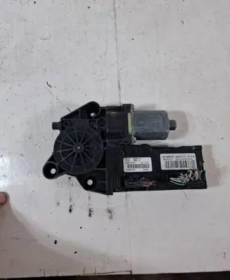 Renault Laguna III Front door window regulator motor 807300005R