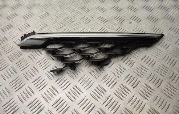 Opel Zafira C Front bumper upper radiator grill