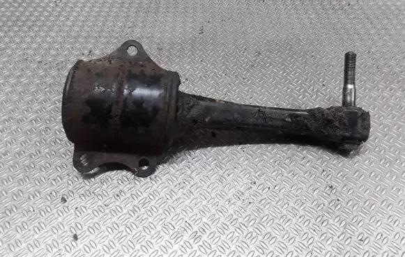 Volkswagen Polo III 6N 6N2 6NF Engine mount bracket