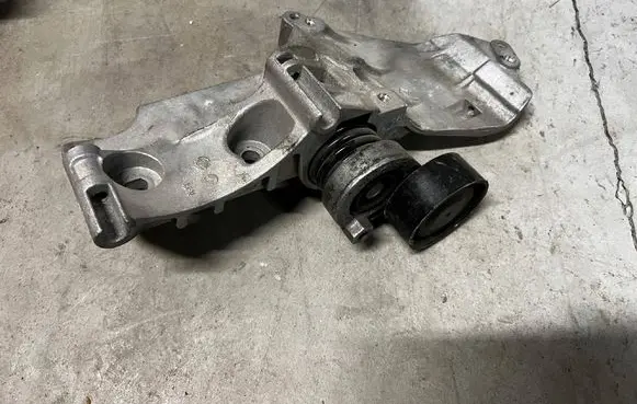 Renault Megane IV Generator/alternator bracket 8200669494 117504048R