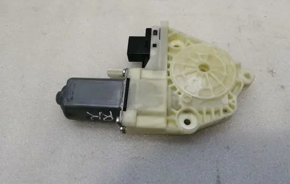 Porsche Panamera (970) Rear door window regulator motor 97062410101