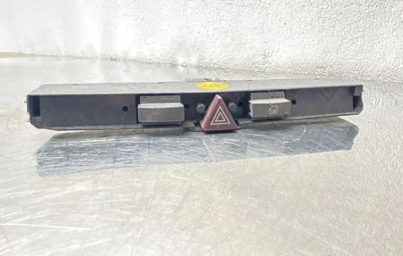 Opel Astra H Hazard light switch 13100105
