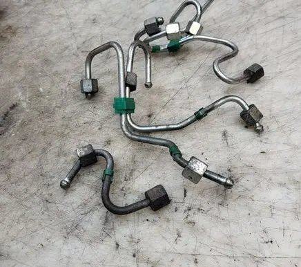 Nissan Note (E11) Fuel line pipe