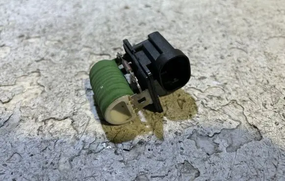 Coolant fan relay
