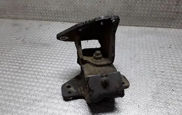 Nissan Navara D22 Engine mount bracket 11210VK510