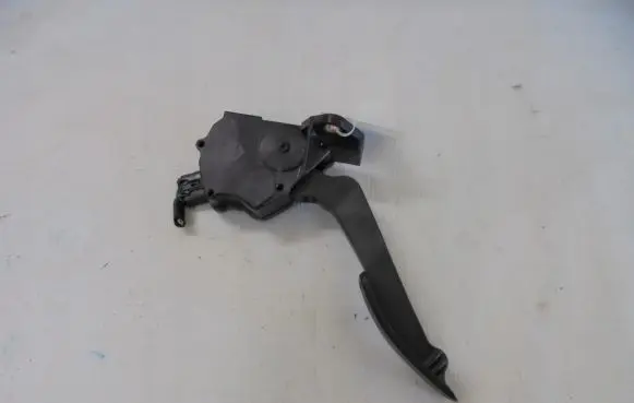 Subaru Impreza III Accelerator throttle pedal 36010AG140