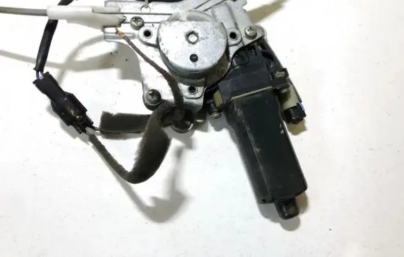 Hyundai Lantra II Front door window regulator motor 0130821403 98820-29010