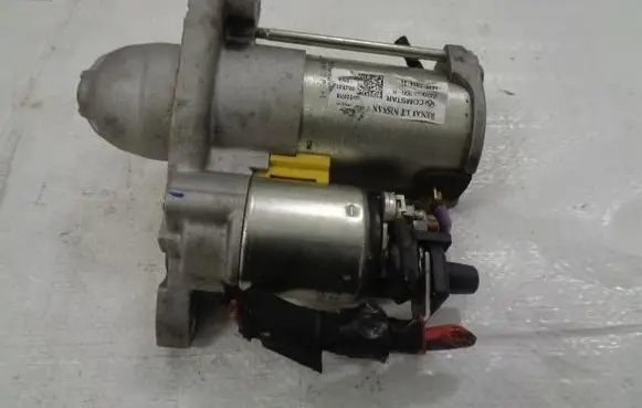 Dacia Sandero III Starter motor 233008820R