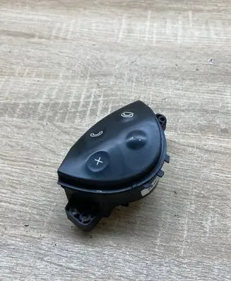 Mercedes-Benz E W211 Steering wheel buttons/switches A2118206110