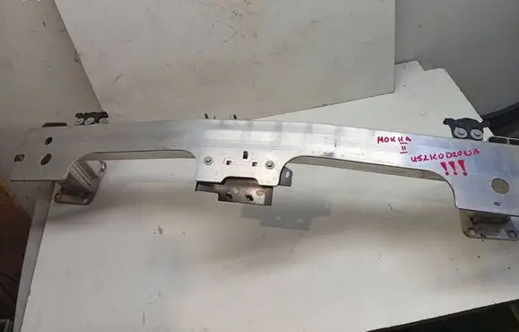 Opel Mokka B Front bumper cross member 9832864880