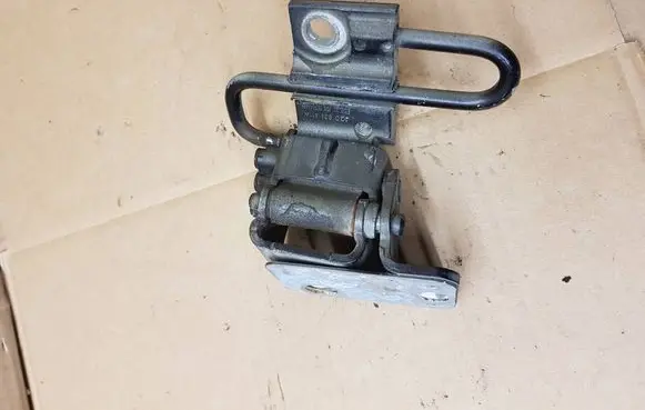 Volkswagen Eos Front door lower hinge 1Q0831411A