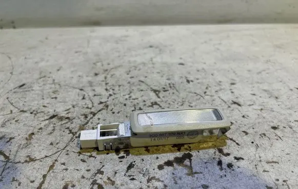 Volkswagen PASSAT B8 Front seat light 3G0947109N