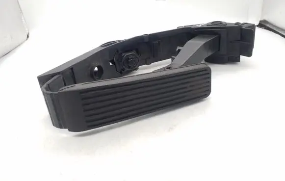 Mercedes-Benz CLS C219 Accelerator throttle pedal A2113000504