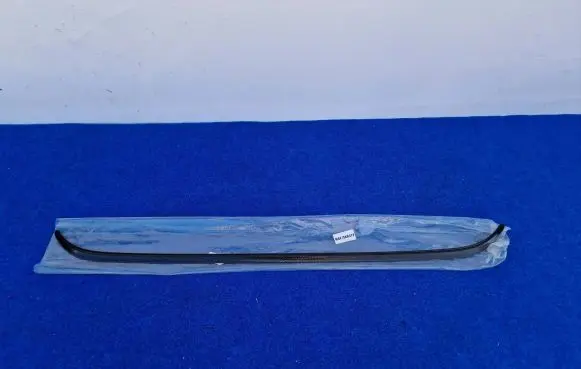 Mercedes-Benz GLA W156 X156 Front door glass trim molding A1567250165