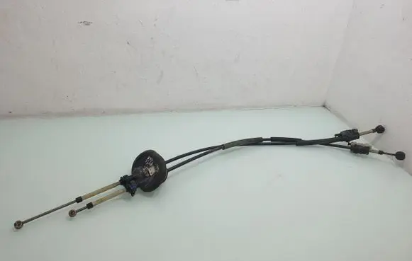Peugeot 208 I Gear shift cable linkage 