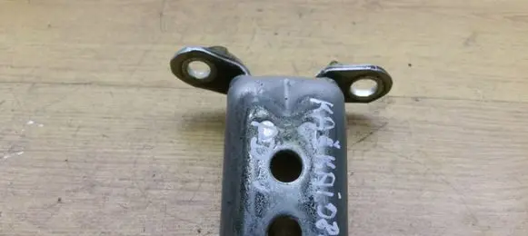Nissan Qashqai Front door upper hinge